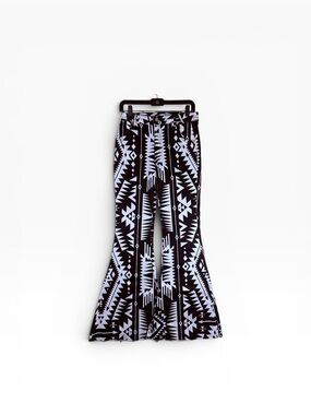 Ranch Dress’N Fallon Taylor Aztec Print Black White Super Flare Jeans 6 NWOT